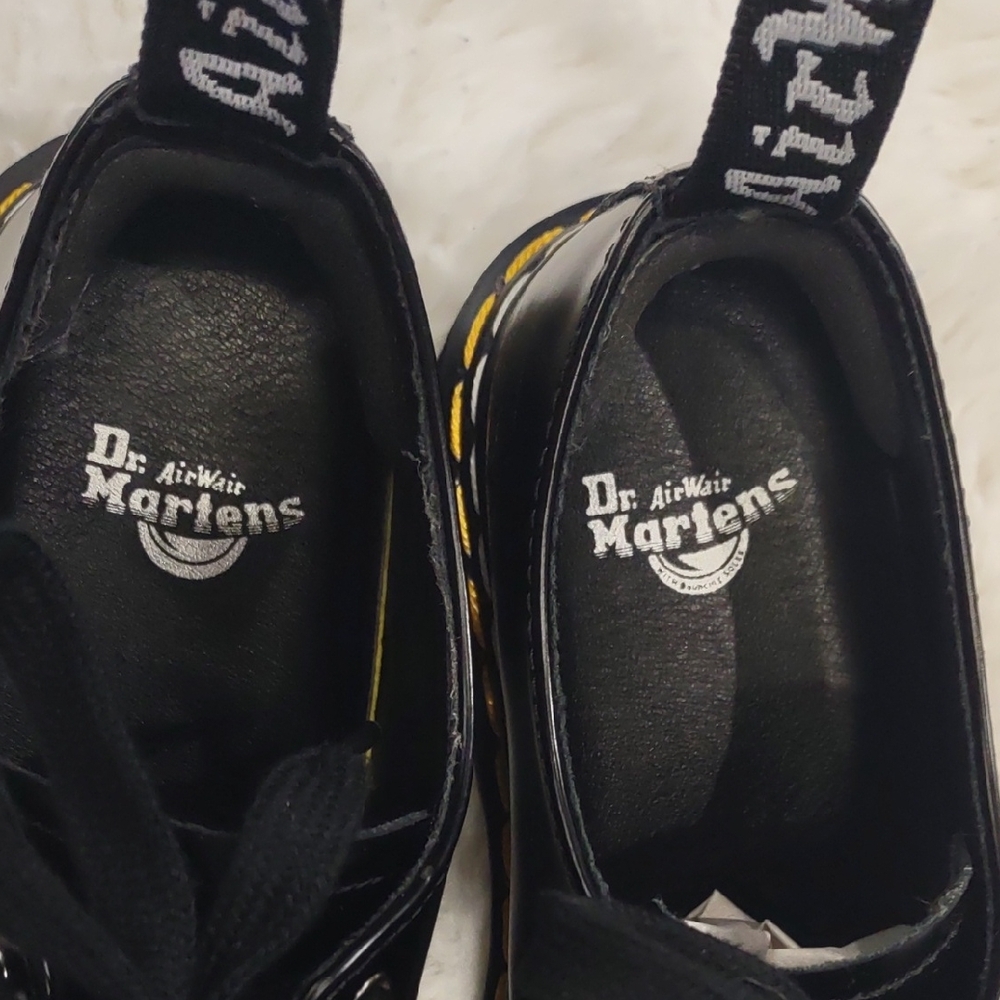 Dr. Martens Black Leather  with Air-Cushioned Sole - Picture 6 of 17